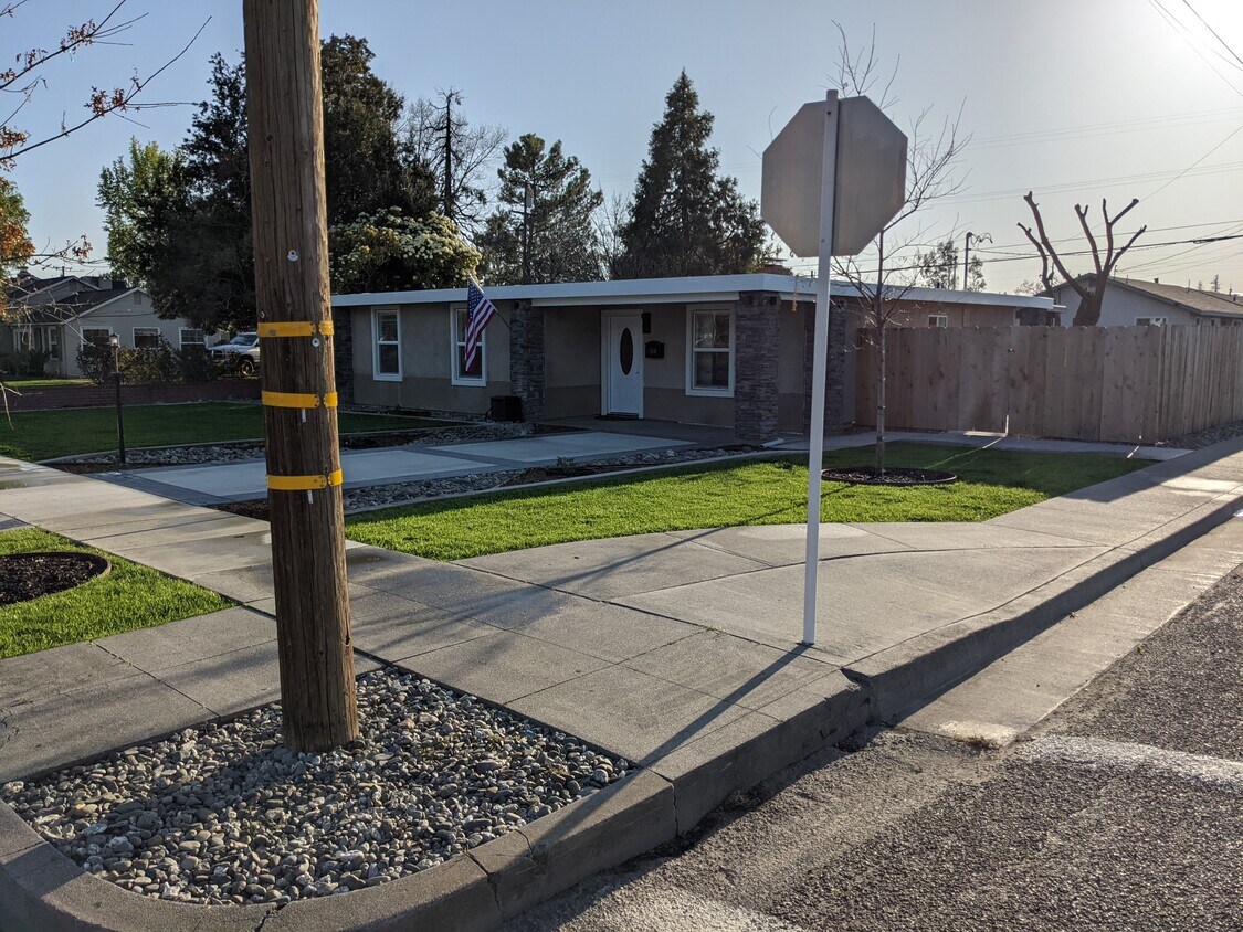 Primary Photo - 304 4th St