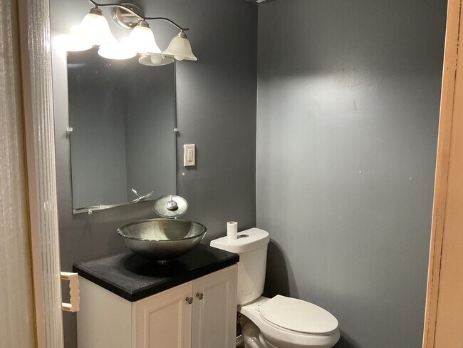 Foto del edificio - 3 br, 1 bath House - 31 CHESTNUT ST
