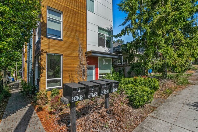 Foto del edificio - 3bd/1.75ba Seattle Townhome