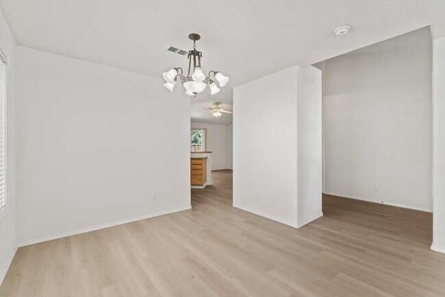 Foto del edificio - 3589 N Chatterton Way