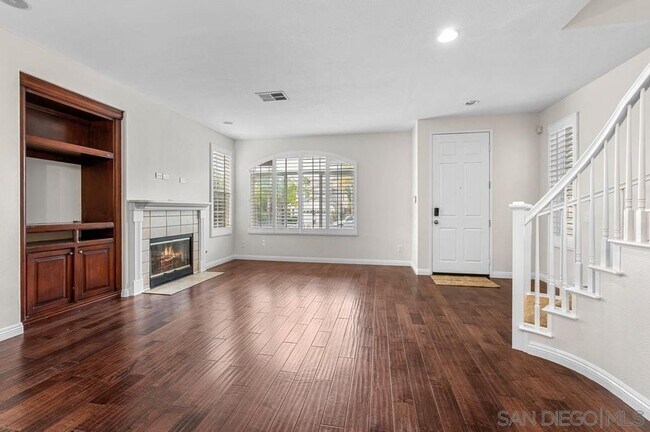 Building Photo - 727 San Juan Pl