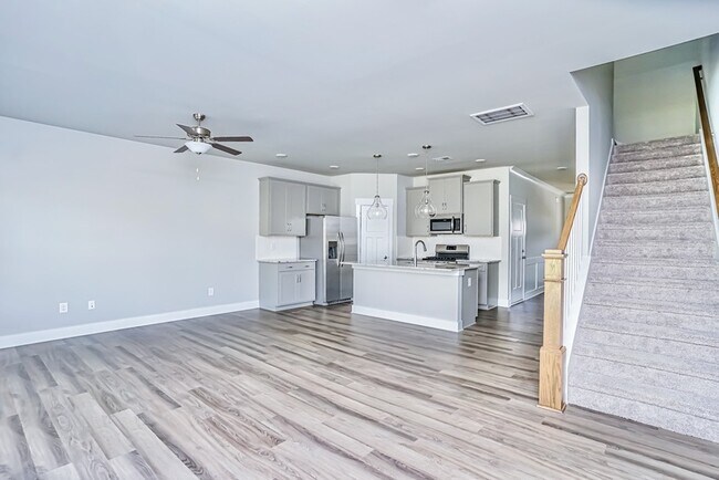 Building Photo - 207 Broad Banyan Ct