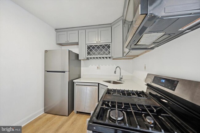 Building Photo - 1747 W Venango St