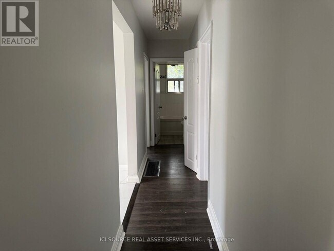 Building Photo - 90 Flamborough Dr