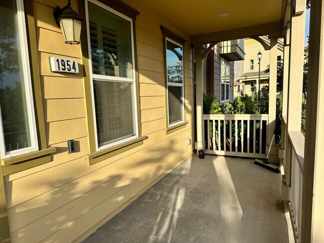 Foto del edificio - Victorian waterfront gem in the coveted Pr...