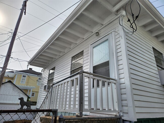 Building Photo - 1807 Church St