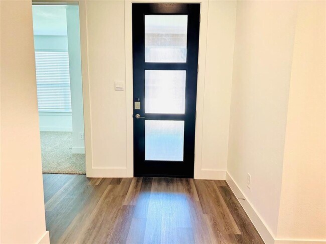 Building Photo - 13689 Balanced Rock Dr