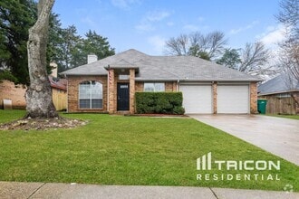 Building Photo - 805 Clover Hill Ln
