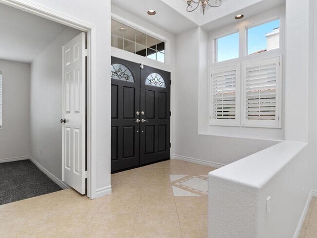 Building Photo - Incredible Rancho Del Oro Home!