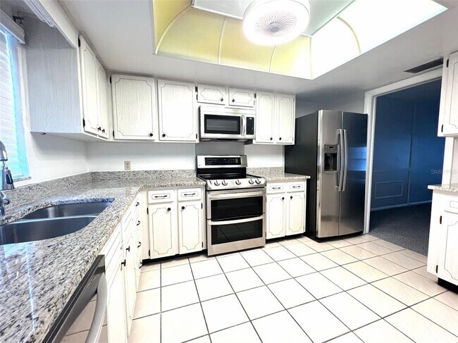 Building Photo - 1449 Normandy Pk Dr