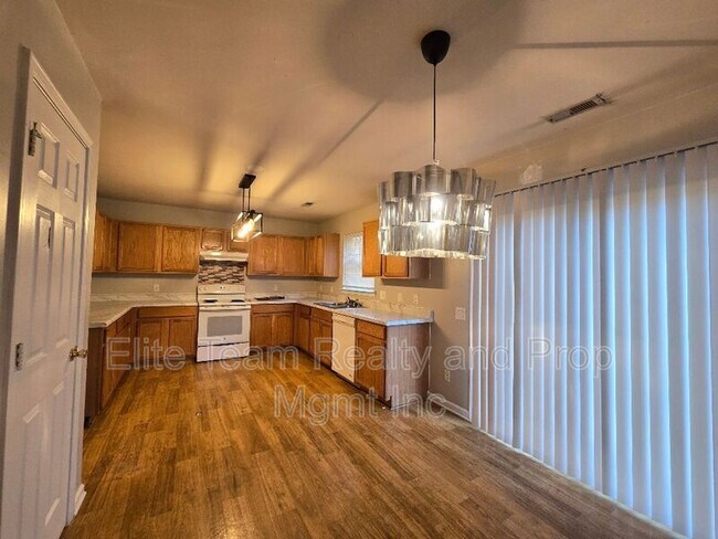 Foto del edificio - 5320 Peach Pl Ln