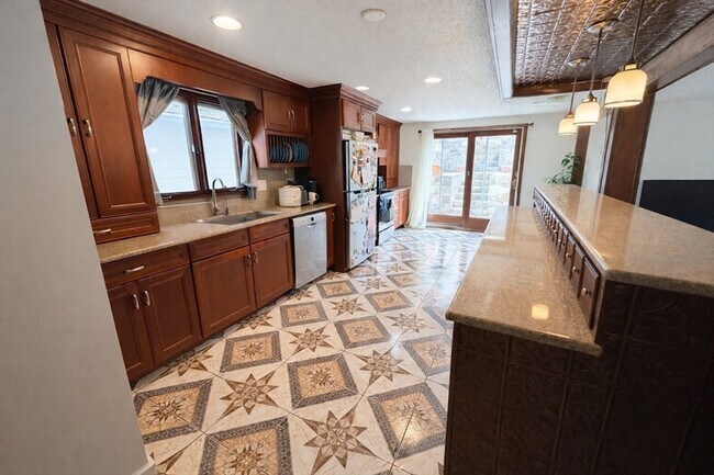 Foto del edificio - 183 Forest St