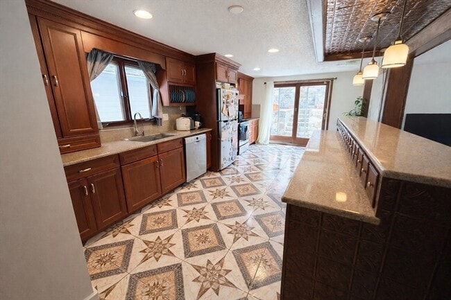 Photo - 183 Forest St House