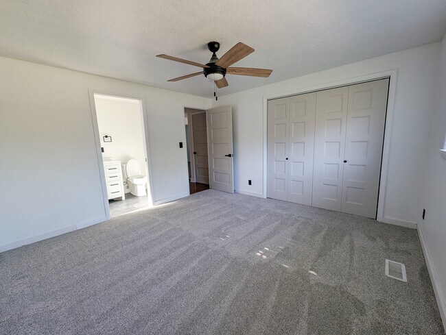 Building Photo - 1658 E 1500 N