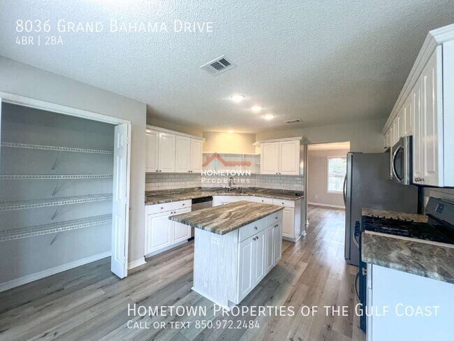 Building Photo - 8036 Grand Bahama Dr