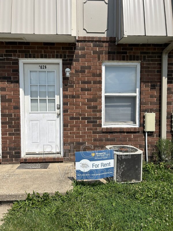 Building Photo - 1628 University Dr