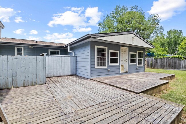 Building Photo - 4979 Moore Pond Rd