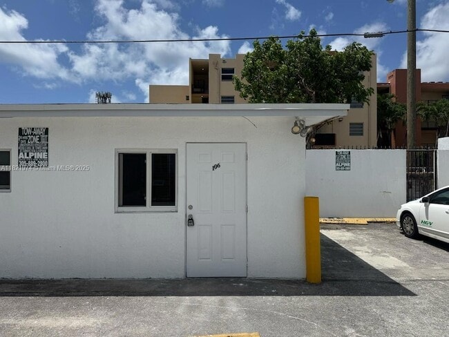 Building Photo - 856 SW 6th St