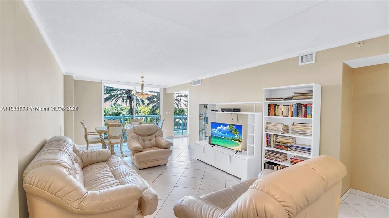 Primary Photo - 17275 Collins Ave