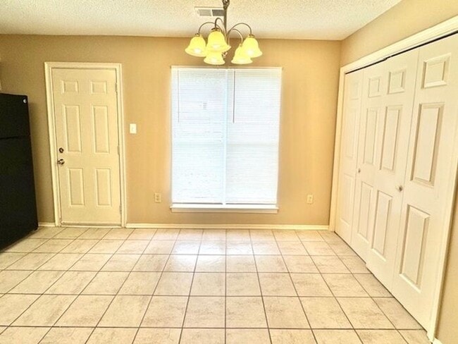 Foto del edificio - Available September 26, 2025, Charming 3 B...