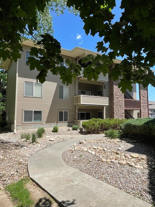 Building Photo - Stunning First-Floor Condo SE Ft. Collins