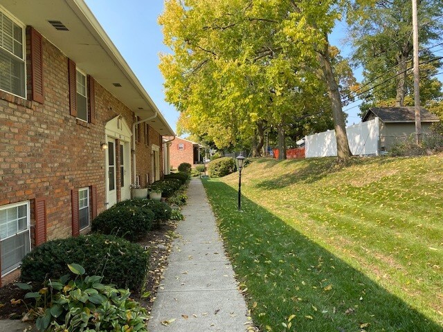 Primary Photo - 1354 Bluff Ave