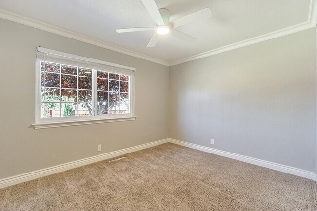 Foto del edificio - 1001 Oak Grove Rd