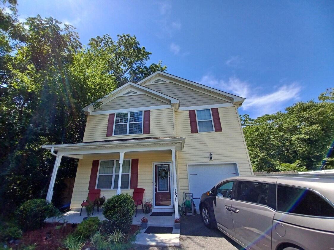 Primary Photo - 131 Frissell St