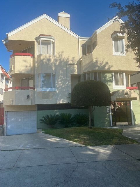 Foto principal - 1050 Thompson Ave