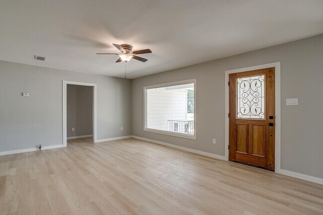 Foto del edificio - Remodeled Beautiful 3 Bed, 2 Bath Home in ...