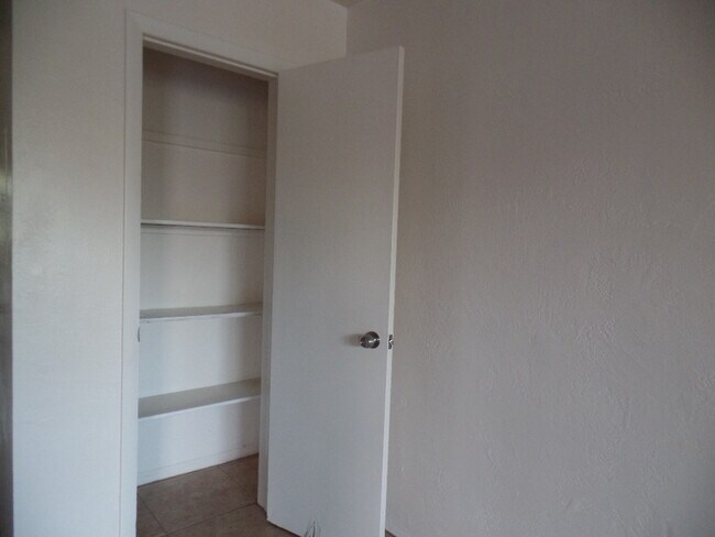Building Photo - Great value 1/1 near SPC, Tyrone, Pinellas Trail & Azalea Rec