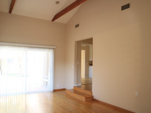 Building Photo - 6235 Longridge Ave