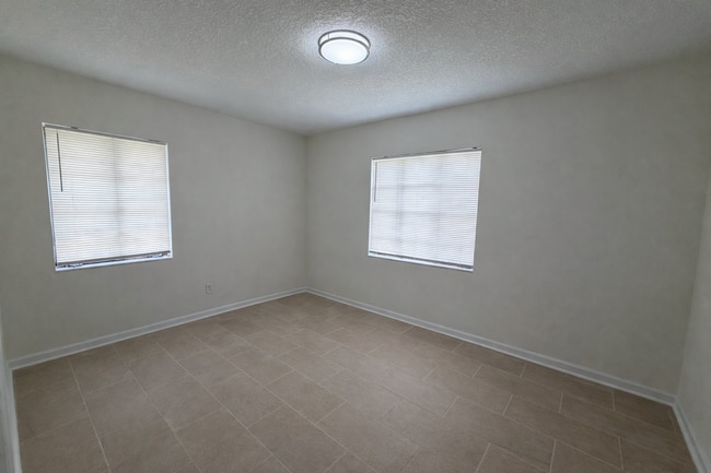 Building Photo - Fully Renovated 2BR with Large Backyard