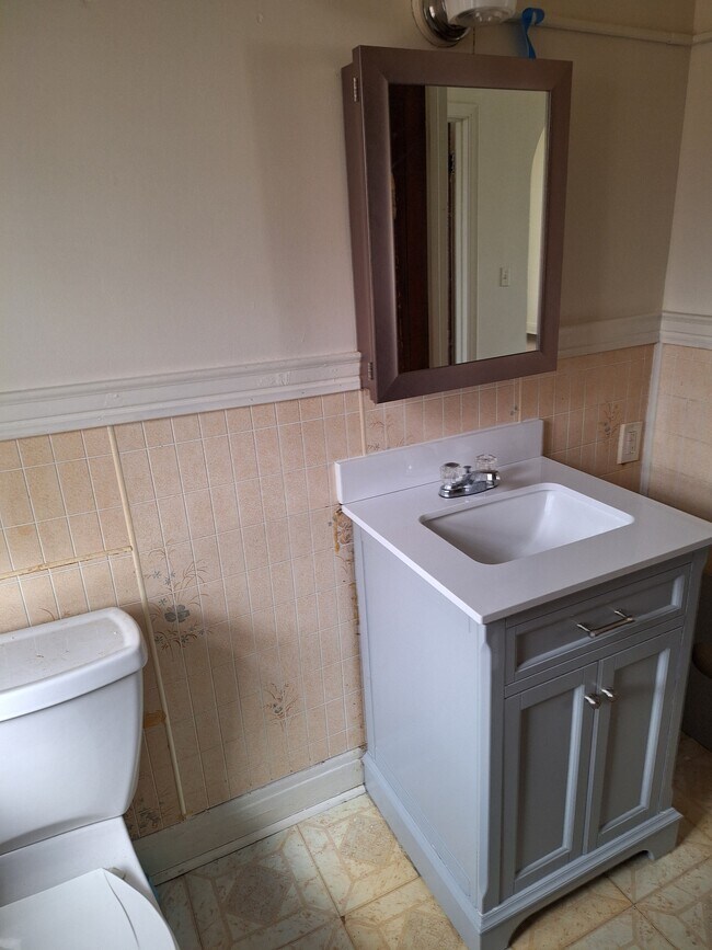 Foto del edificio - 819 Kinsman St NW