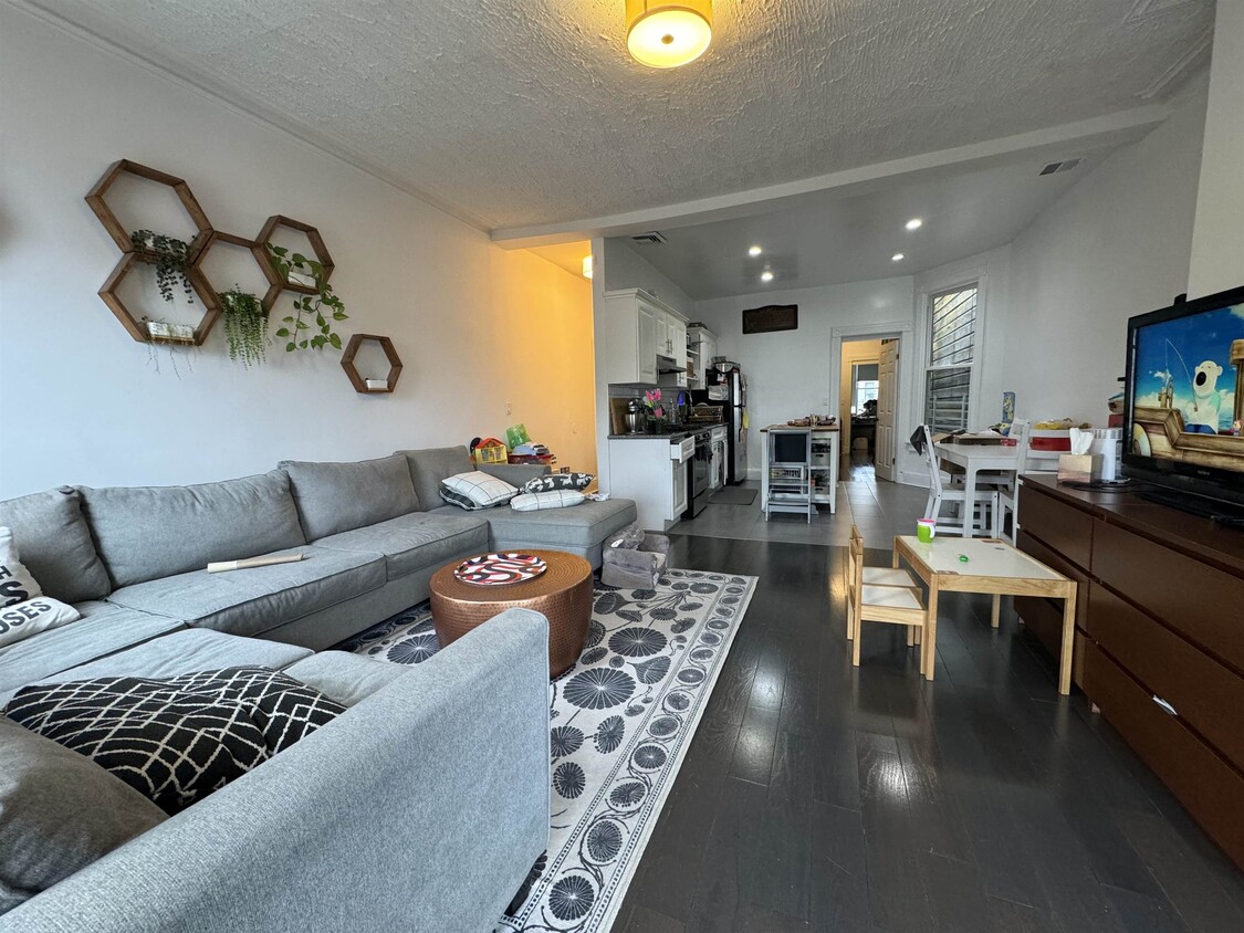 Foto principal - 287 Webster Ave