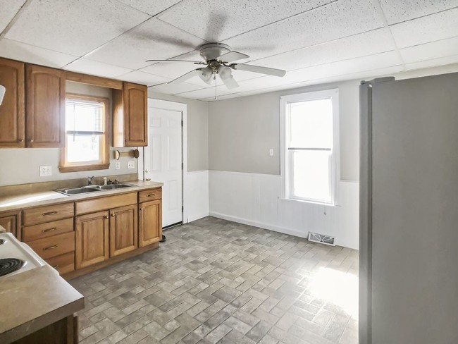 Building Photo - 1774 Memorial Ave