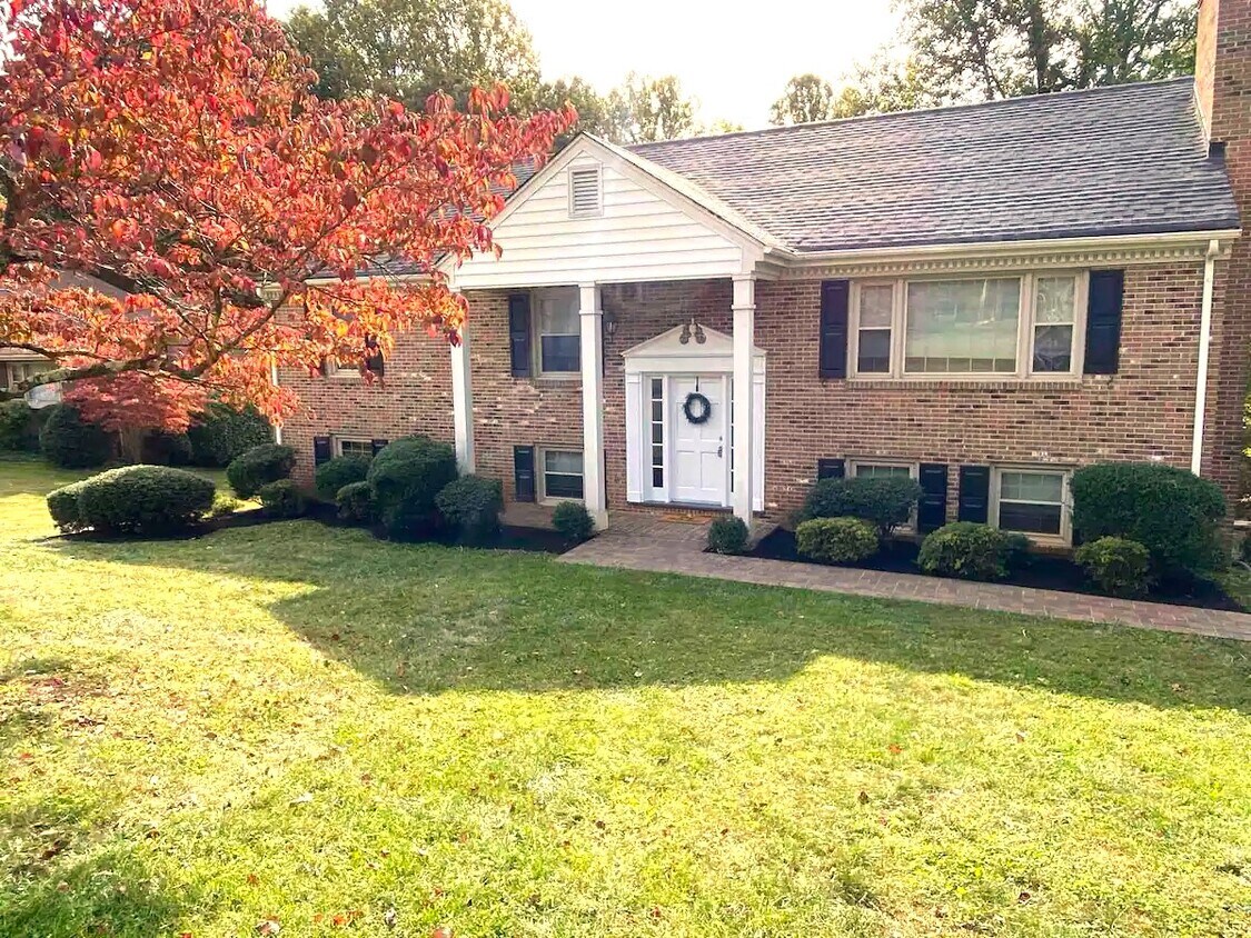 Primary Photo - 123 Temple Cir