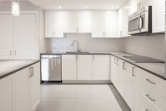 Building Photo - 3468 Rue Drummond