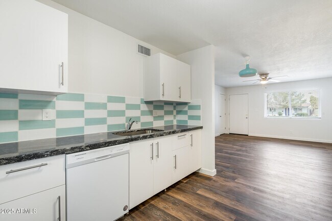 Foto del edificio - 1245 W 4th St