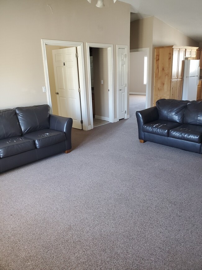 Building Photo - 177 N 600 W