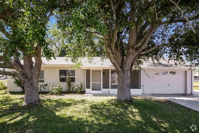 Building Photo - 3507 Montclair Cir