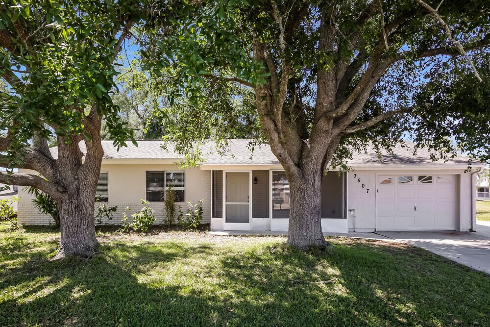 Foto principal - 3507 Montclair Cir