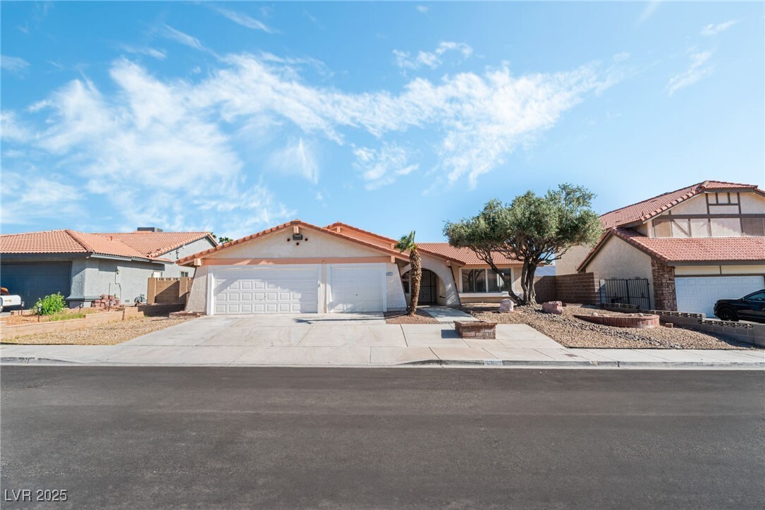Foto principal - 6352 Vicuna Dr