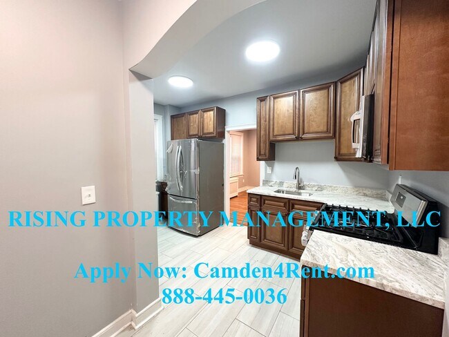 Foto del edificio - Newly Renovated 3 Bedroom 1.5 Bathroom semi-detached home in Parkside.  This home has refinished ...