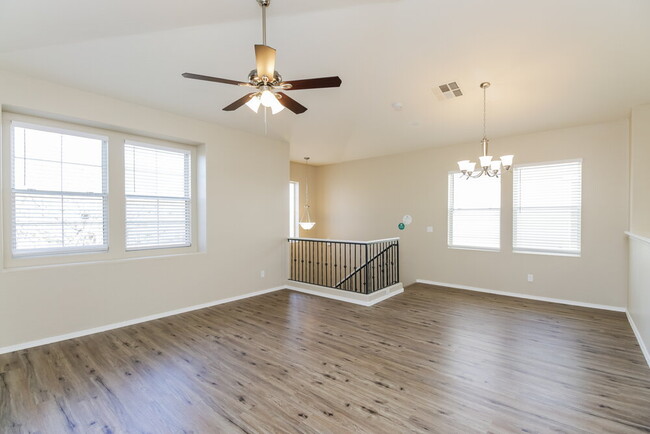 Building Photo - 158 W Tremaine Ct