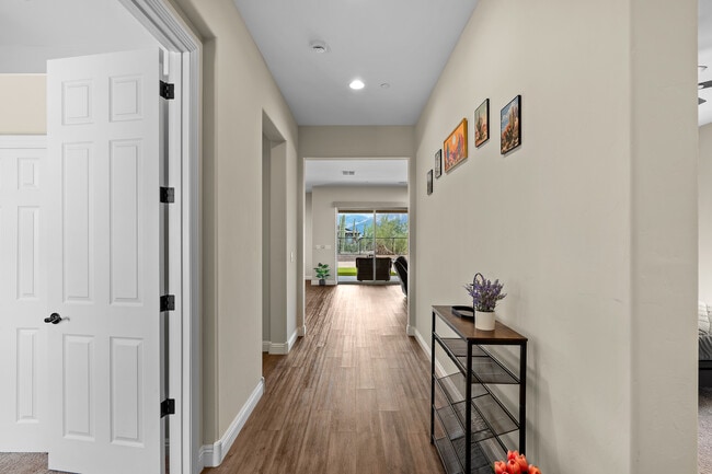 Building Photo - 2543 W Plateau Rdg Dr