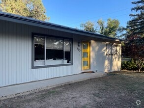 Building Photo - 602 Birch Dr