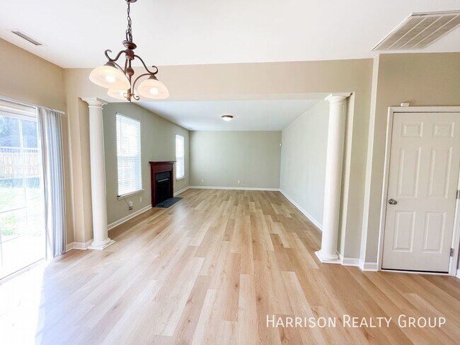 Foto del edificio - 4BR 2.5BA w/ 2 CAR and Bonus!  Community P...