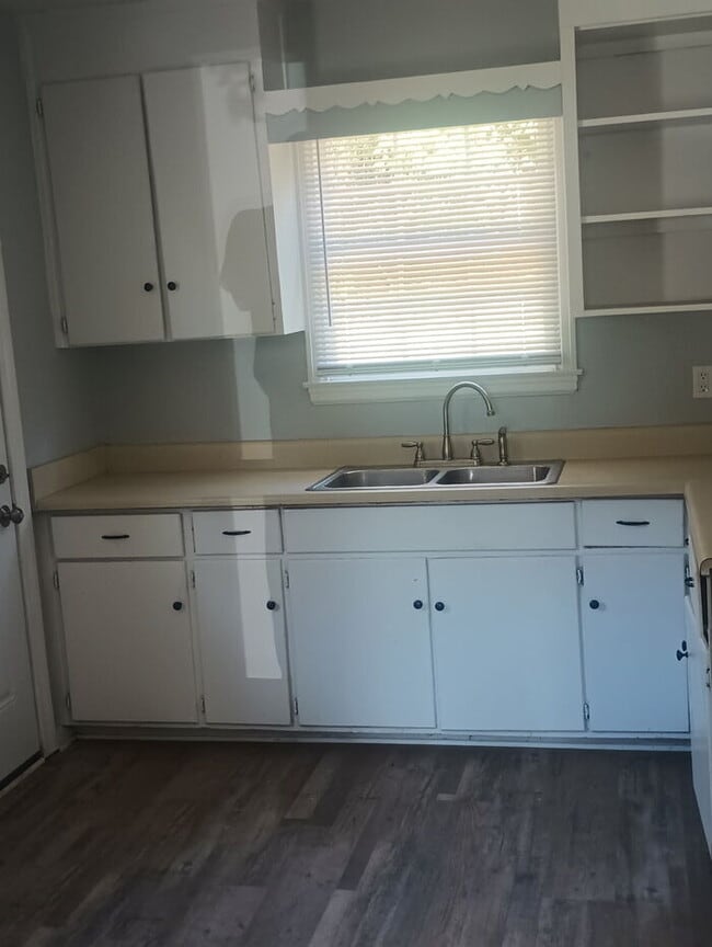 Building Photo - 222 Willow St