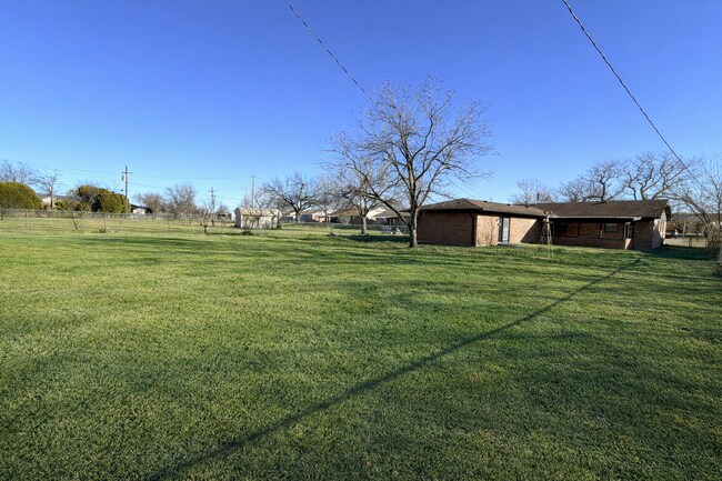 Foto del edificio - 1323 SE Clover Ln